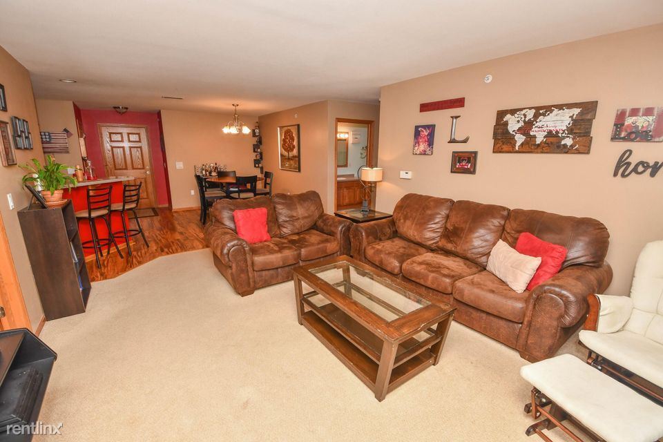 520 Windstone Dr, Hartland, WI 53029 Condo for Rent in Hartland, WI