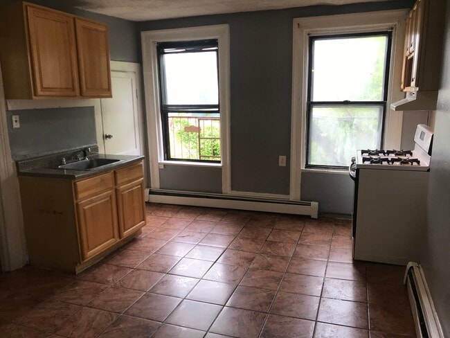 Building Photo - 16 Westervelt Pl