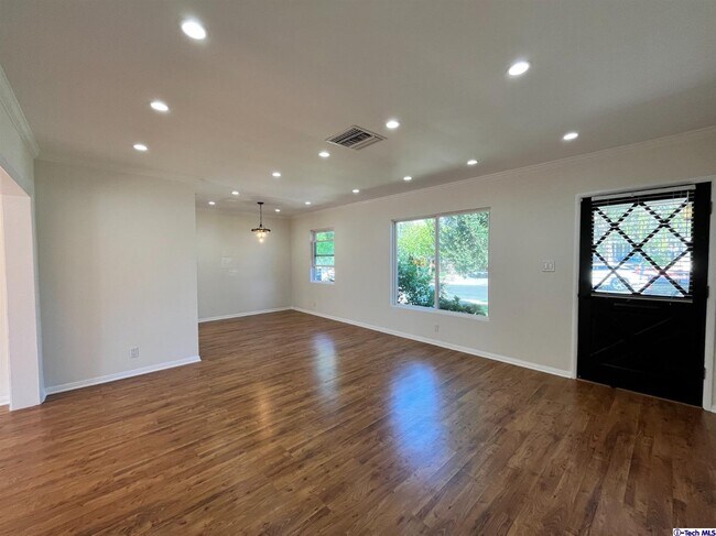 Foto del edificio - 10245 Quill Ave