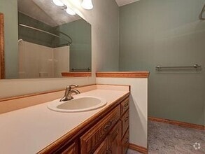 Building Photo - 522 E McArthur Dr