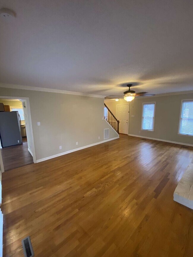 Foto del edificio - Charming 3 Bed Colonial in Woodcroft!