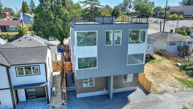 Building Photo - 5567 23rd Ave S
