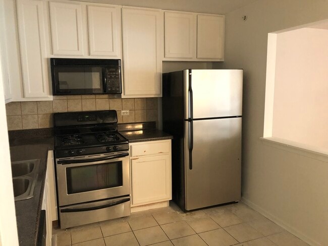Building Photo - 316 Fieldstone Ct