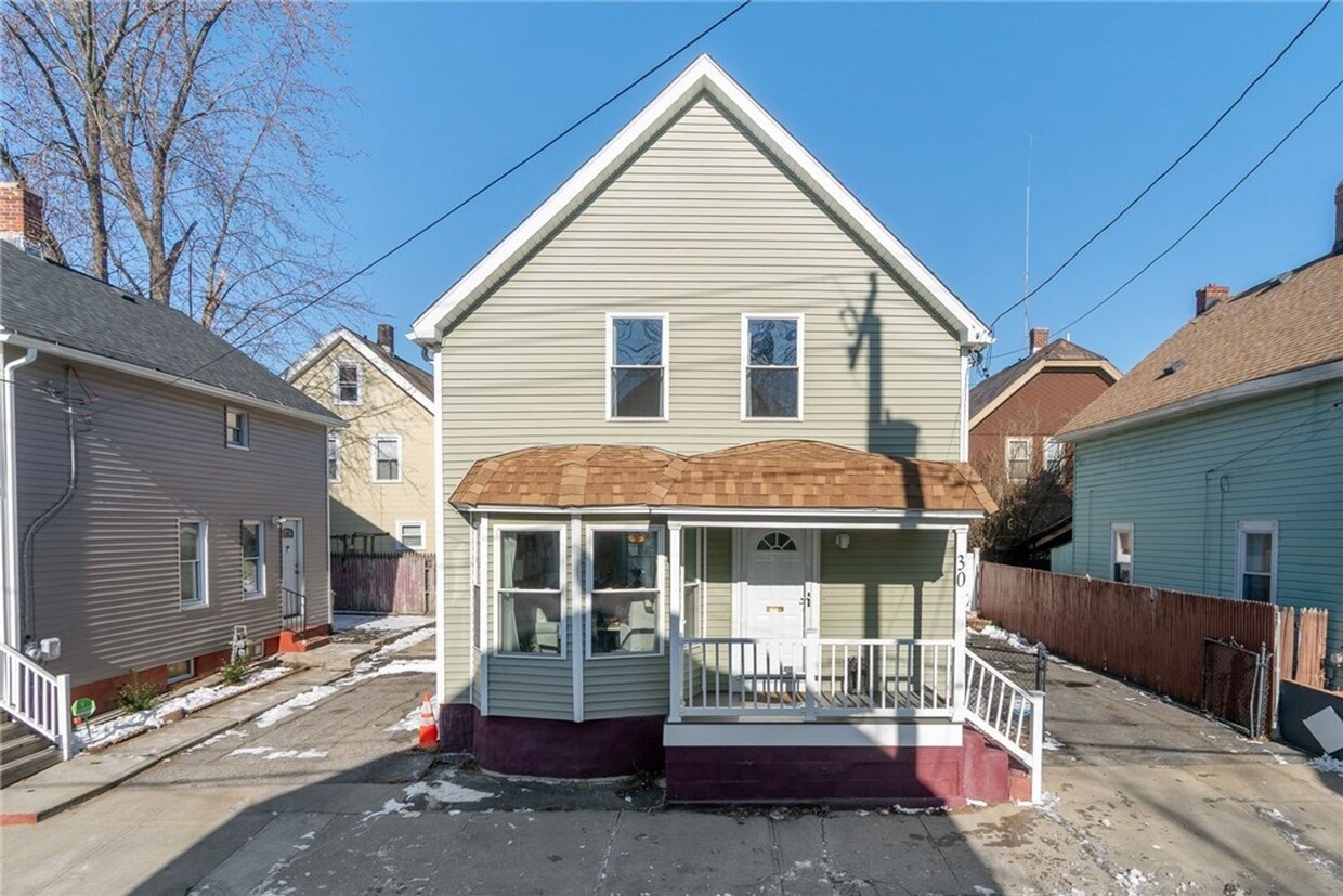 Foto principal - ****Providence/Elmwood -Updated Single Fam...