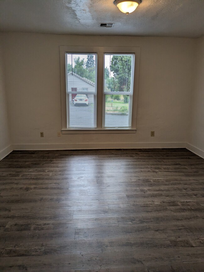 Building Photo - 2451 Biehn St