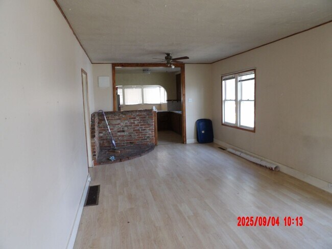 Building Photo - 2 Bedroom House with Full Basement