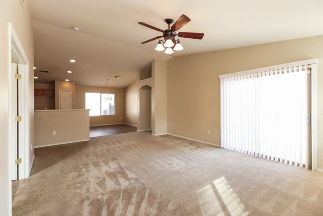 Building Photo - 3620 W Avenida Del Mar