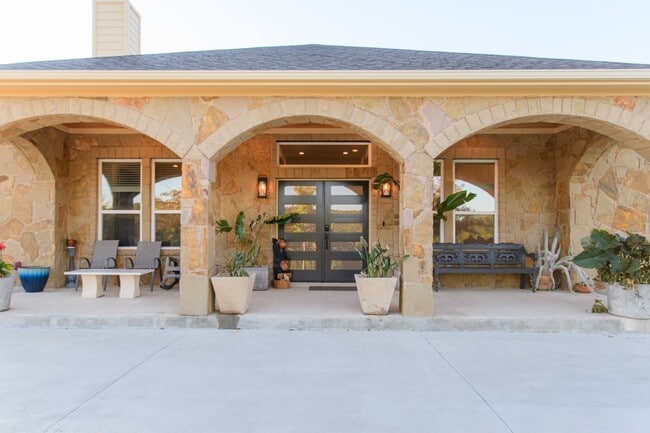 Building Photo - 21404 Lonesome Ct