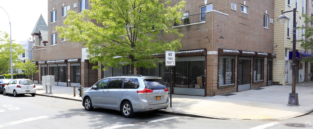 Building Photo - 1371 Herschell St