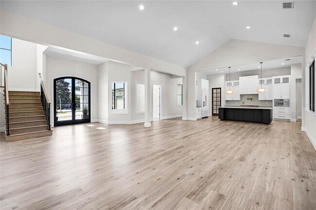 Building Photo - 705 Largovista Dr