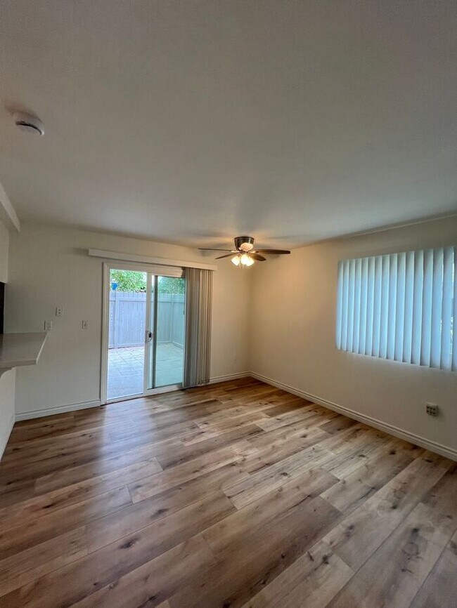 Foto del edificio - 1 bed 1 bath with garage Huntington Beach ...