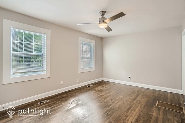 Building Photo - 1642 Cecilia Dr SE
