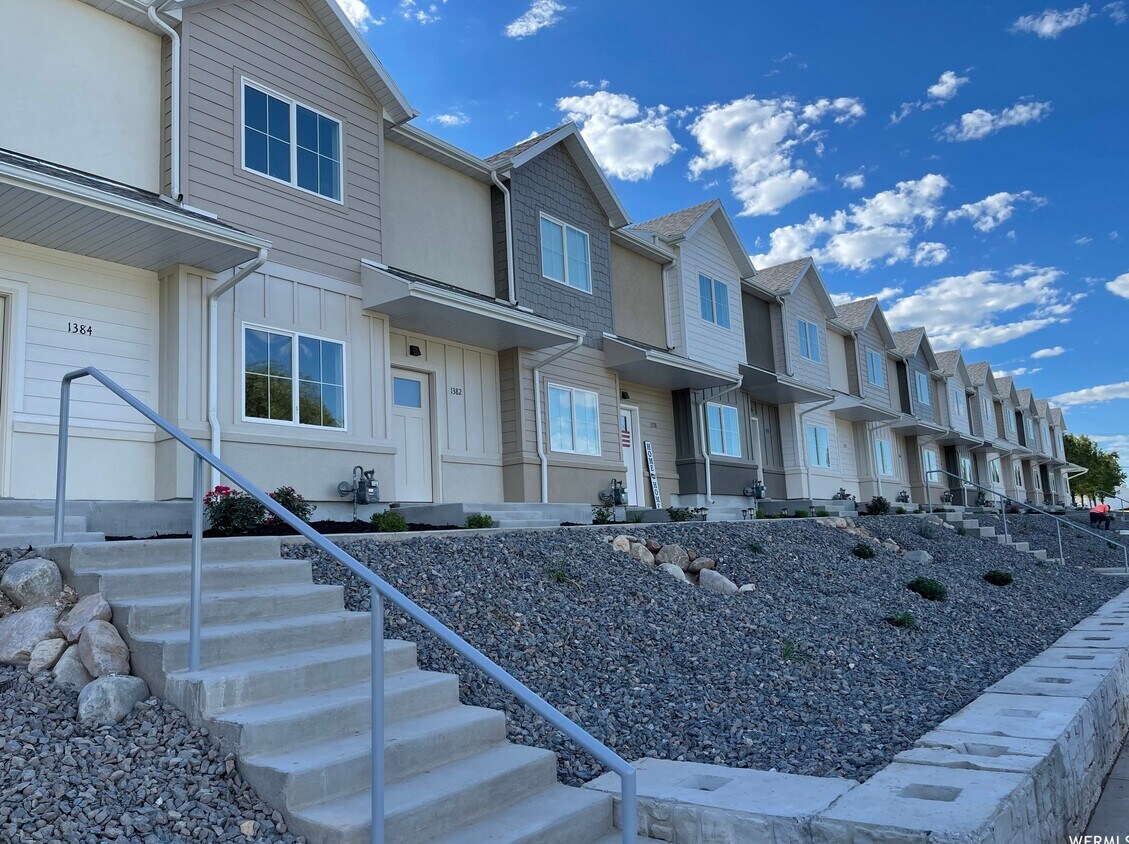 1348 N 250 W, Sunset, UT 84015 Townhome Rentals in Sunset UT