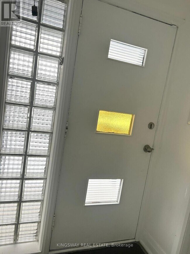 Photo du bâtiment - 4229 Bloor St W