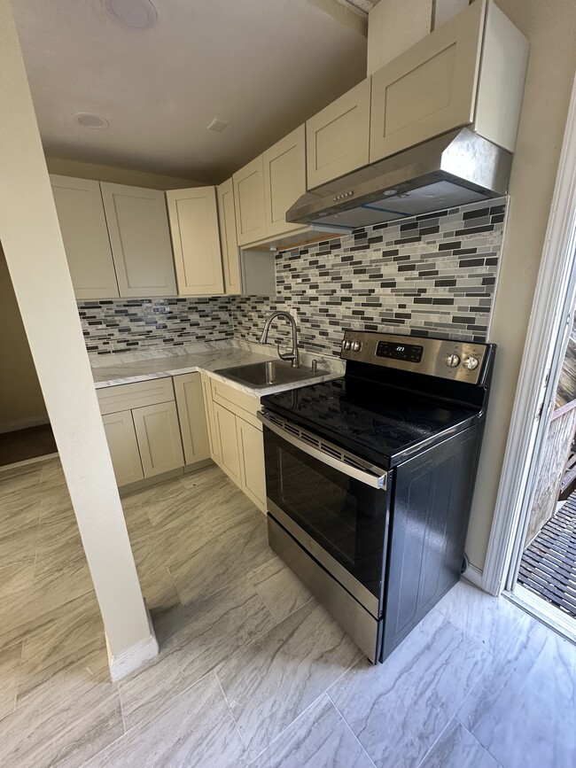 New appliances - 104 Gillett St