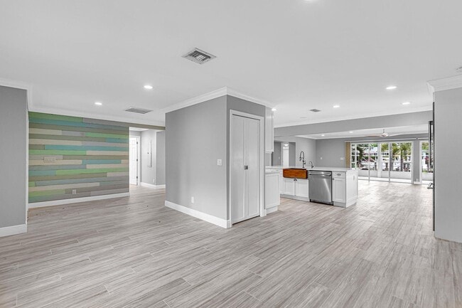 Building Photo - 12831 Shore Dr