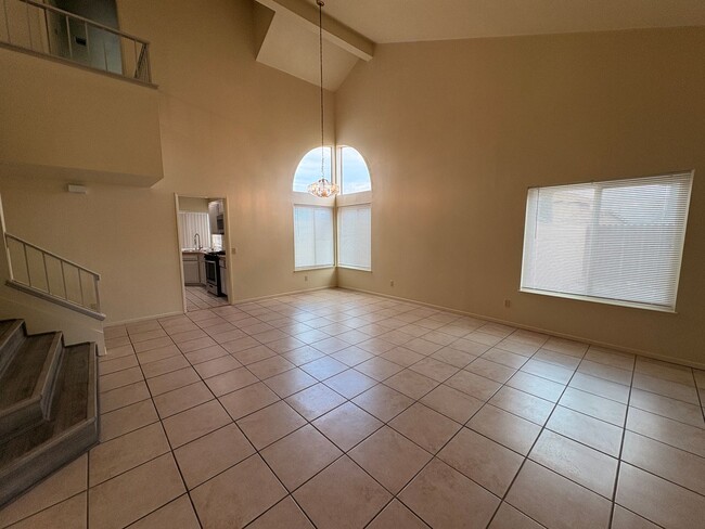 Foto del edificio - 4 Bed, 2.5 Bath in Rialto!