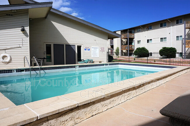 Building Photo - 5030 El Camino Dr
