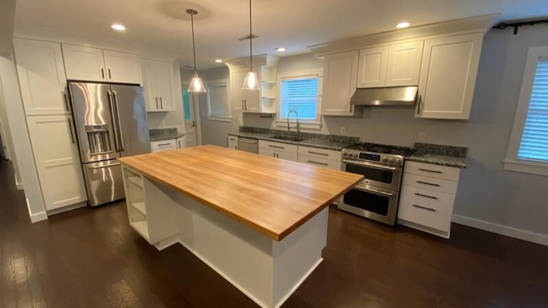 Primary Photo - 313 N Highland Way