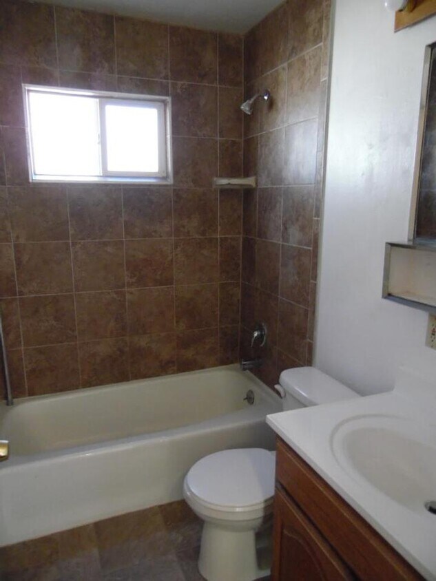 Primary Photo - 1101 E 420 S St