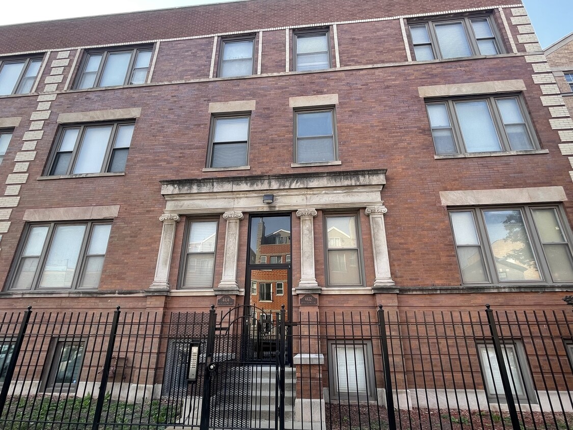 Foto principal - 4434 S Calumet Ave