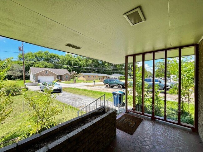 Foto del edificio - 1416 Dover Ln