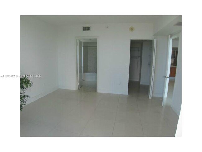 Foto del edificio - 185 SW 7th St