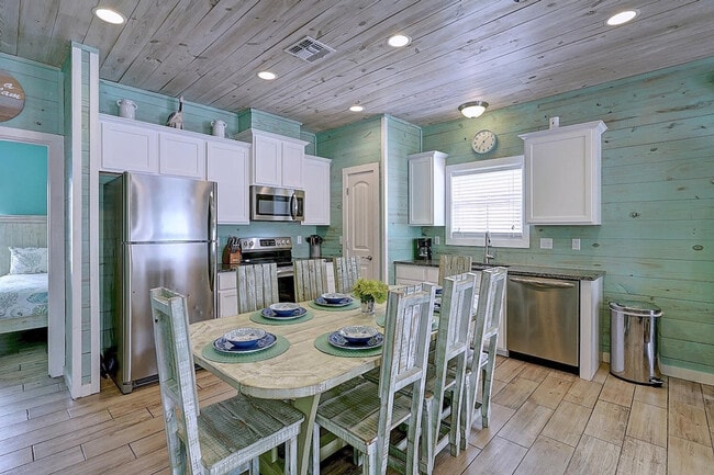 Building Photo - 1617 S Station St