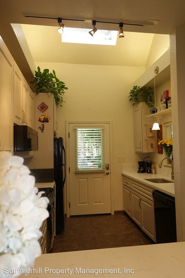 Building Photo - 2 br, 2.5 bath House - 439 Saint Julien Way