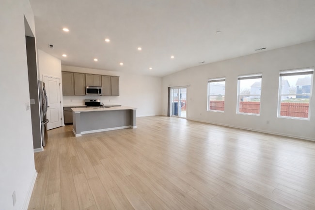 Foto del edificio - 4640 Topaz Pointe Blvd