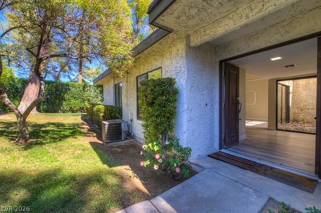 Building Photo - 2574 Pera Cir