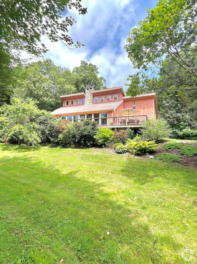 Building Photo - 67 Moodus Leesville Rd