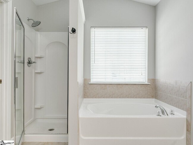 Building Photo - 308 Chartwell Dr