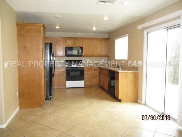 Great 2 Story Home House For Rent In Las Vegas Nv Apartments Building Photo Great 2 Story Home