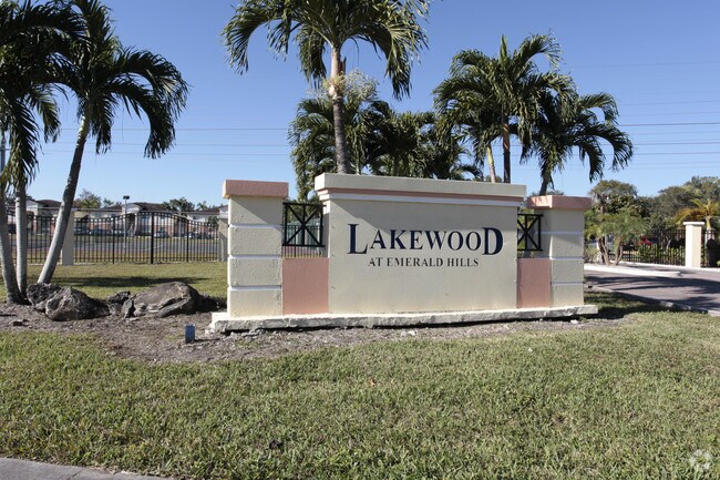 Lakewood At Emerald Hills Apartments Hollywood Fl Building Photo Lakewood At Emerald Hills