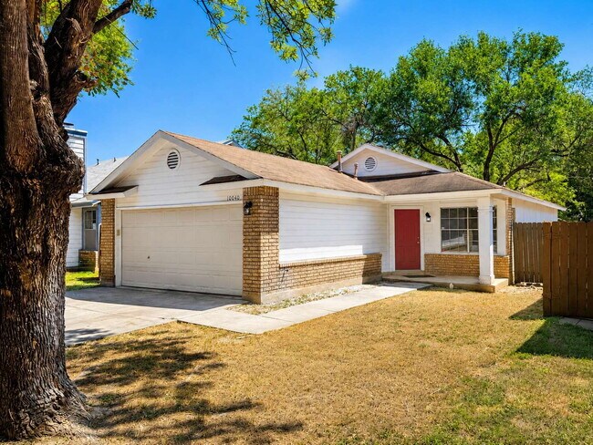 Building Photo - Move-In Ready 3BR/2BA: Updated Kitchen, New Light Fixtures & Fenced Yard