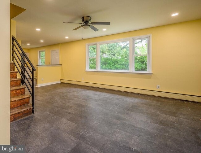 Building Photo - 6007 Bradley Ln