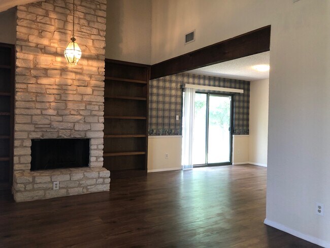 Building Photo - 6505 Hart Ln