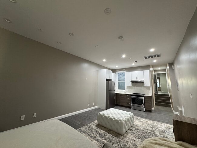 Studio View - 1645 Hyde St