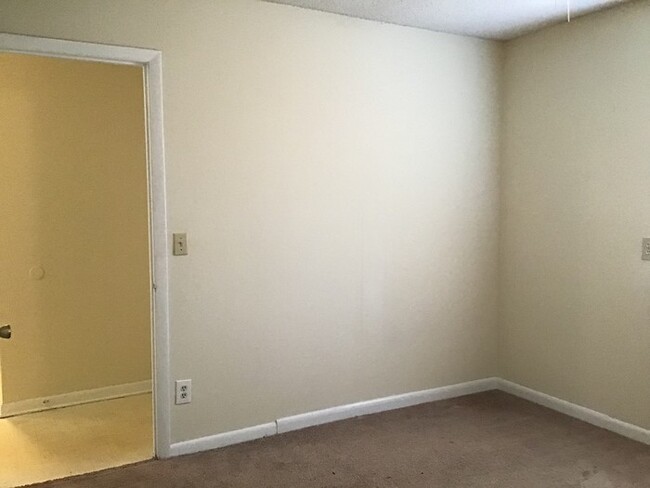 Building Photo - 2 Bedroom Condo in Eagles Landing!