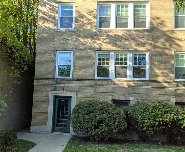 Exterior - 833 Hamlin St