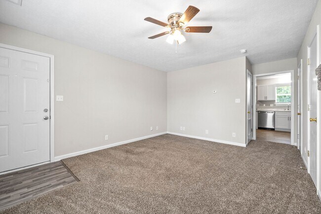 Foto del edificio - 3838 Jockey Dr