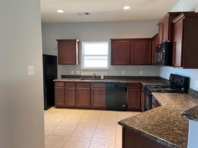 Foto del edificio - 2304 Sable Wood Dr