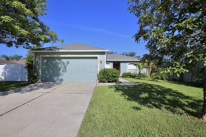 Foto principal - Beautiful 3/2 Spacious Home with a Fully F...