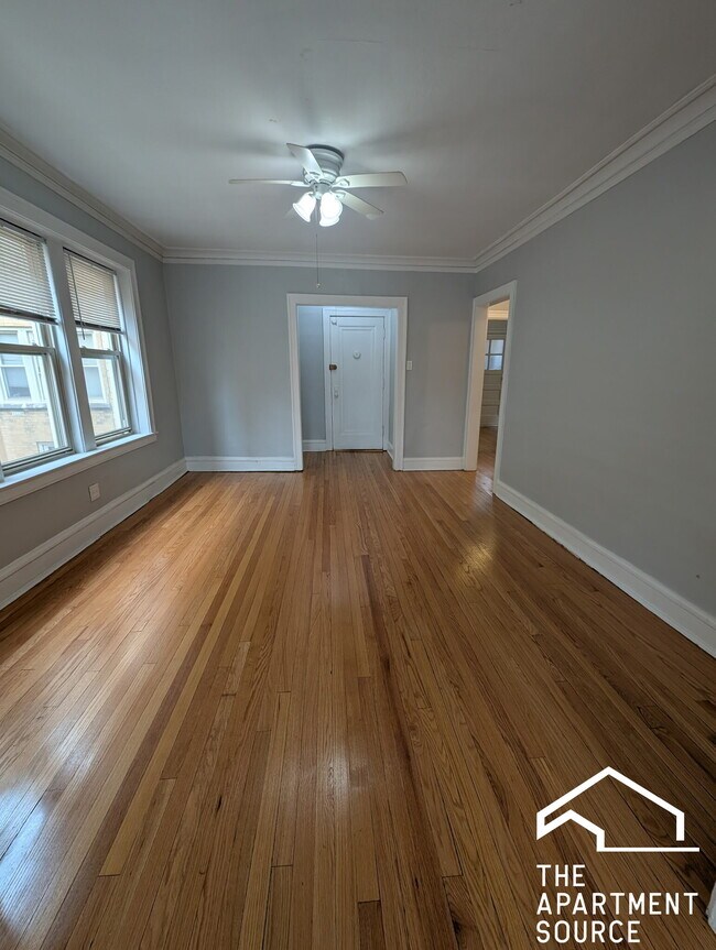 Building Photo - 3438 W Foster Ave