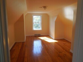 Building Photo - 7621 Exchange -