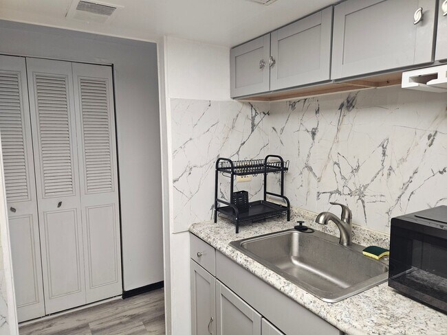 Foto del edificio - 323 Ridge Point Cir