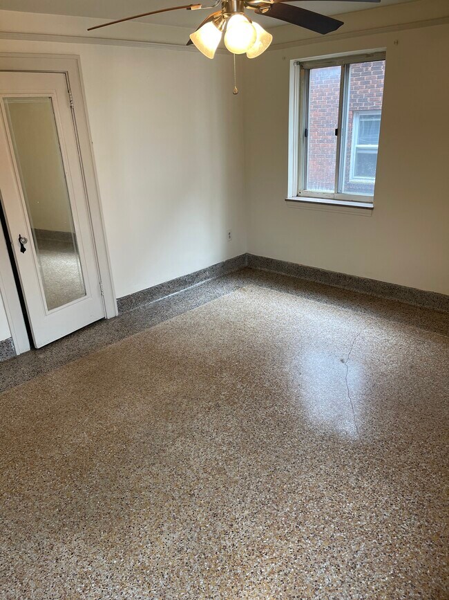 Bedroom - 728 Roselawn Ave
