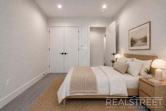 Building Photo - Grand Spacious 2 Bed in Prime Crown Heights