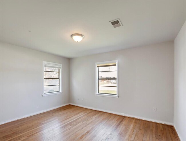 Building Photo - 500 N Circle Dr